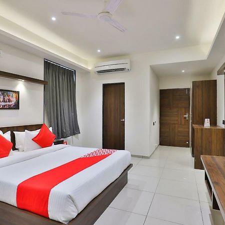 Oyo 16604 Hotel Sparsh Inn Ahmadabad Zewnętrze zdjęcie