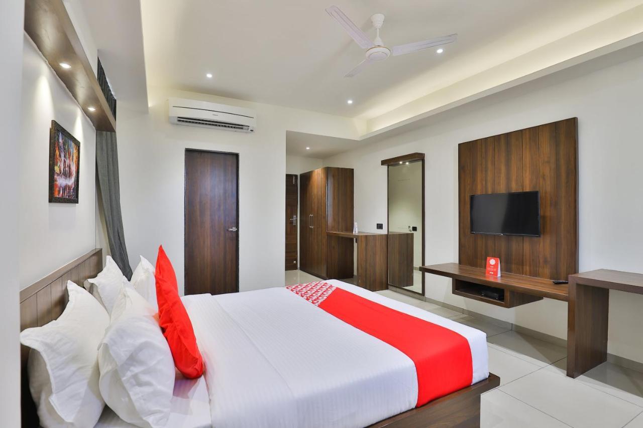 Oyo 16604 Hotel Sparsh Inn Ahmadabad Zewnętrze zdjęcie