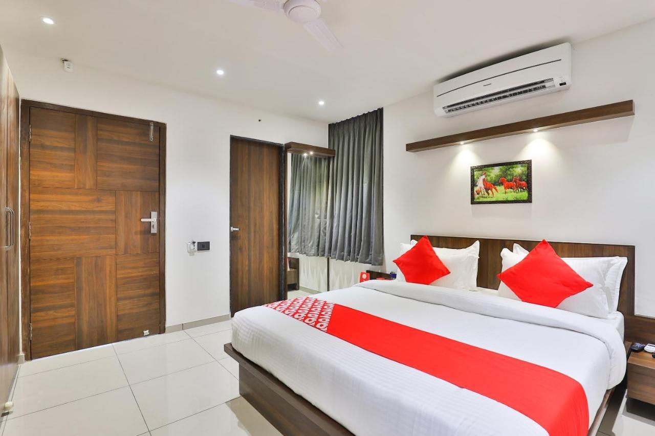 Oyo 16604 Hotel Sparsh Inn Ahmadabad Zewnętrze zdjęcie