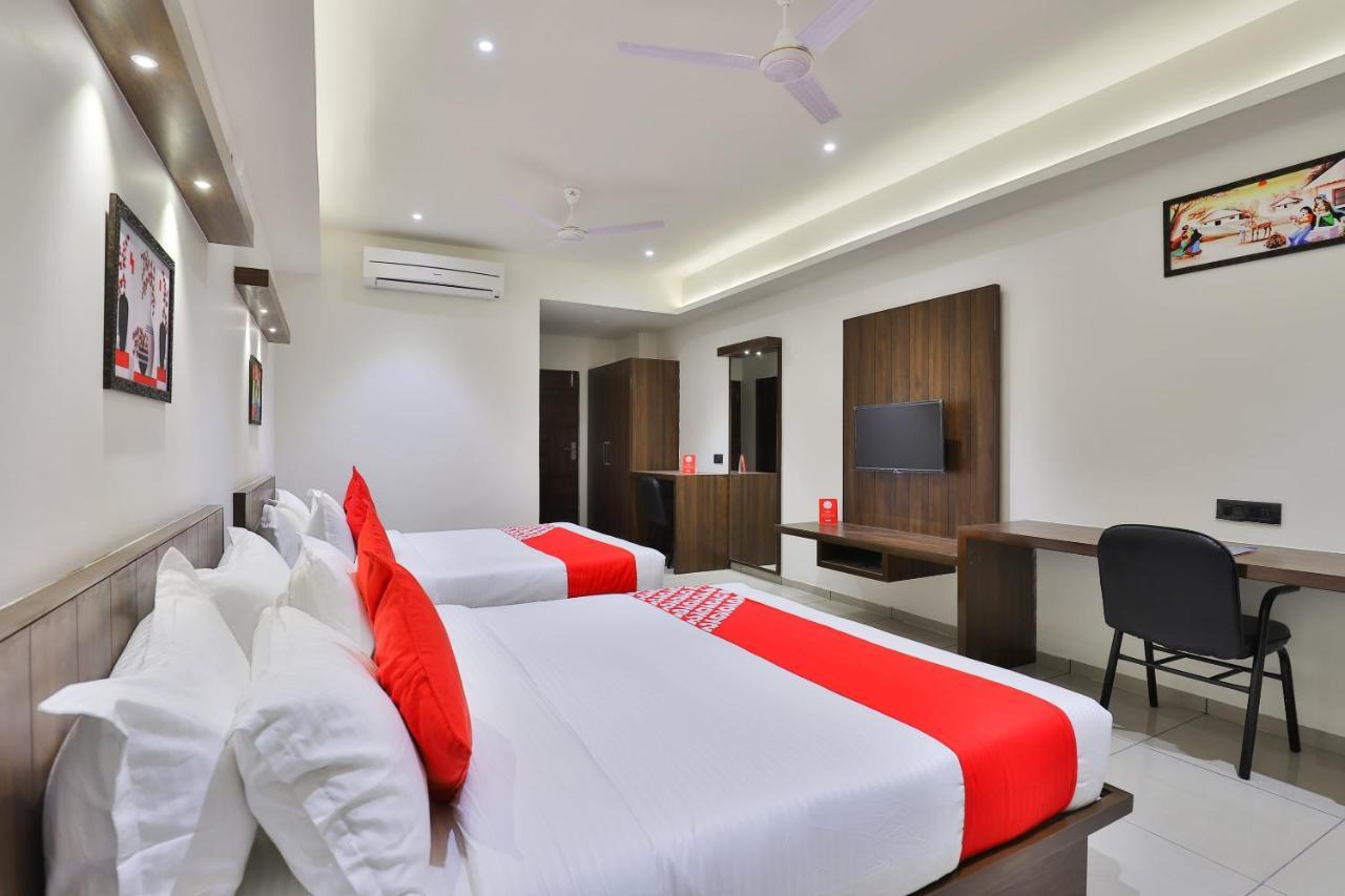 Oyo 16604 Hotel Sparsh Inn Ahmadabad Zewnętrze zdjęcie