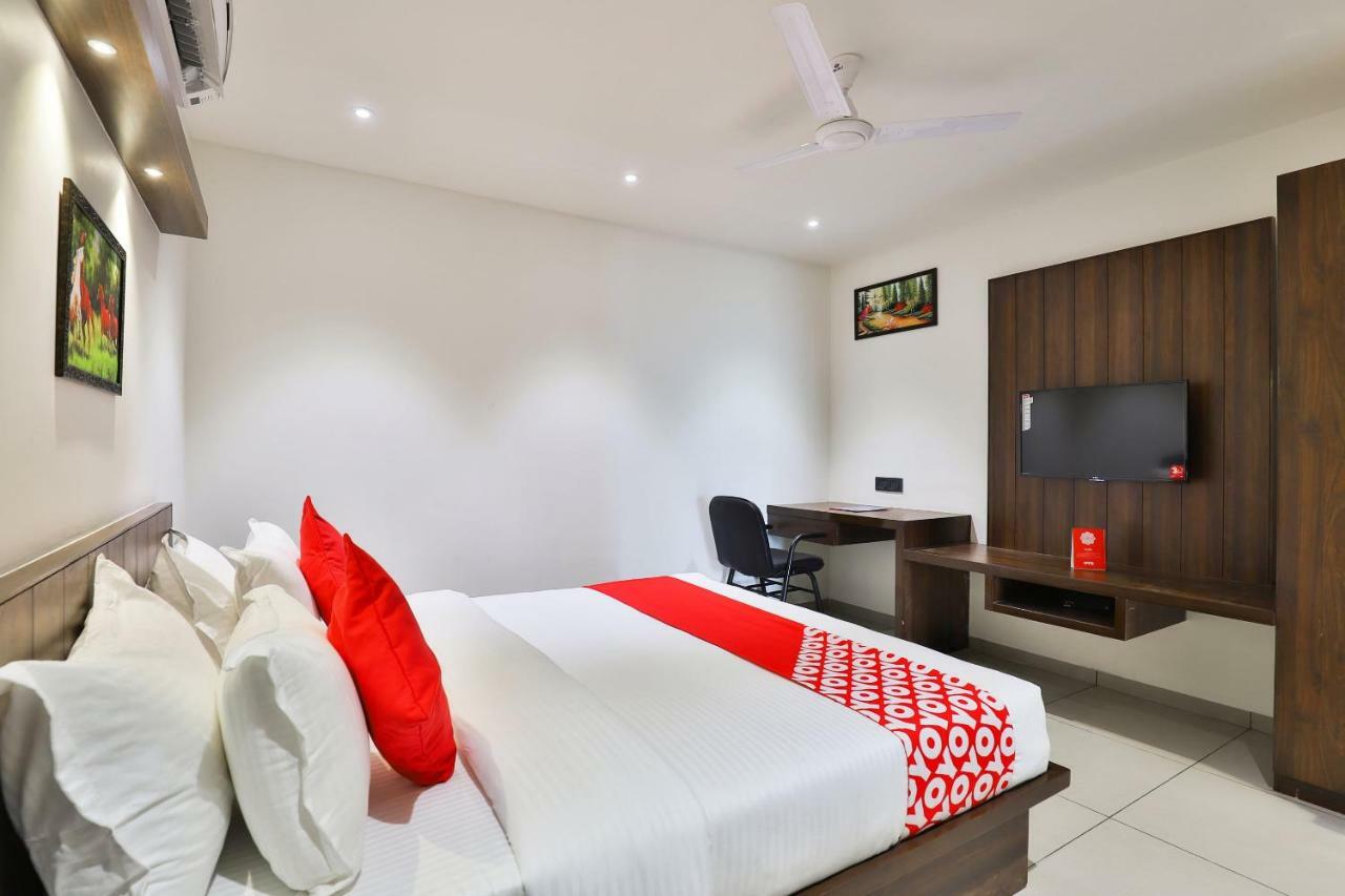 Oyo 16604 Hotel Sparsh Inn Ahmadabad Zewnętrze zdjęcie