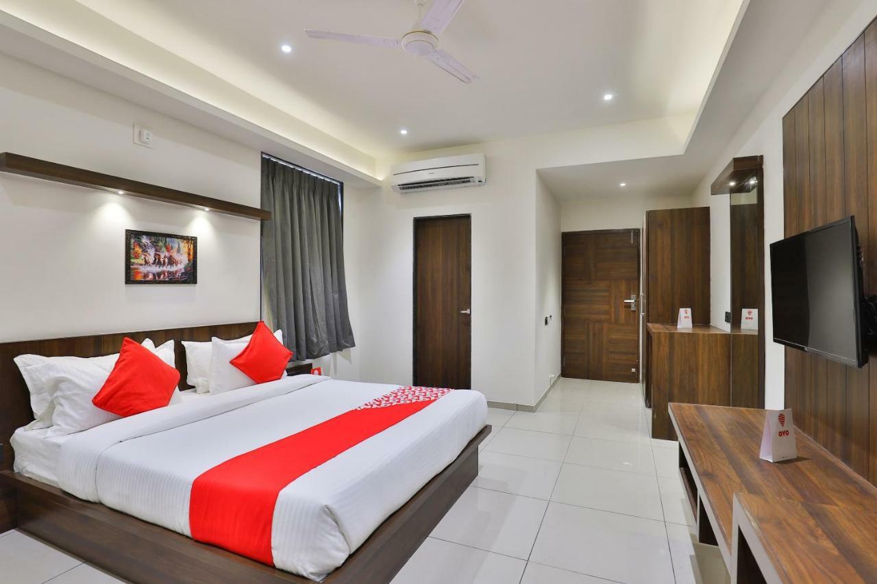 Oyo 16604 Hotel Sparsh Inn Ahmadabad Zewnętrze zdjęcie